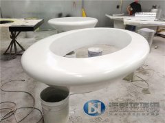 <strong>玻璃钢树池坐凳有哪些常见的设计风格？</strong>