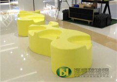 <strong>玻璃钢厂家生产的商场玻璃钢座椅</strong>